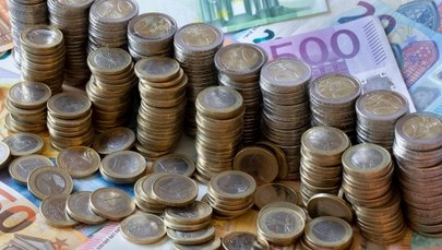 Ile zarabia europoseł?