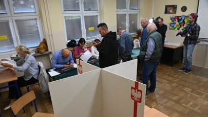 Polacy wybierają europosłów. Głosowanie przebiega bardzo spokojnie