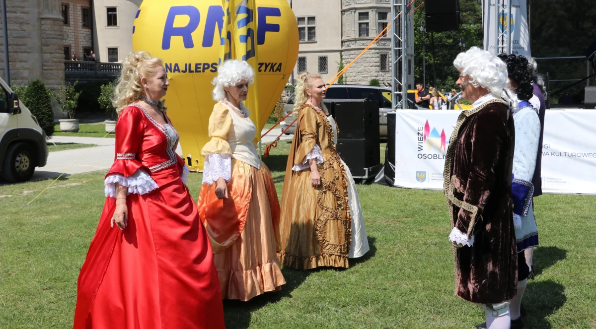 Bajkowa sceneria i moc atrakcji czekają dziś na odwiedzających zamek w Mosznej na Opolszczyźnie. Trwa tam festiwal Wieże Osobliwości, odbywający się w ramach Międzynarodowych Targów Turystyki i Dziedzictwa Kulturowego.