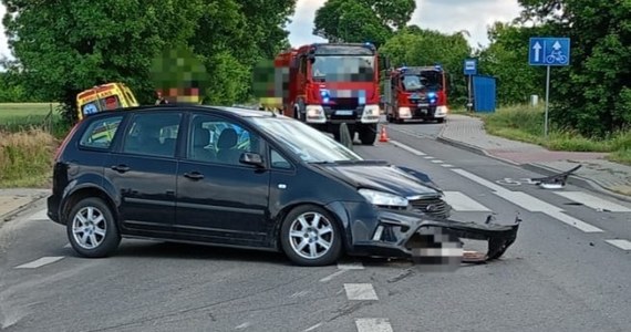 Trzy osoby przewieziono do szpitala po zderzeniu karetki z samochodem osobowym w Siedliskach w Lubelskiem – poinformowała policja. Kierowcy obu pojazdów byli trzeźwi.