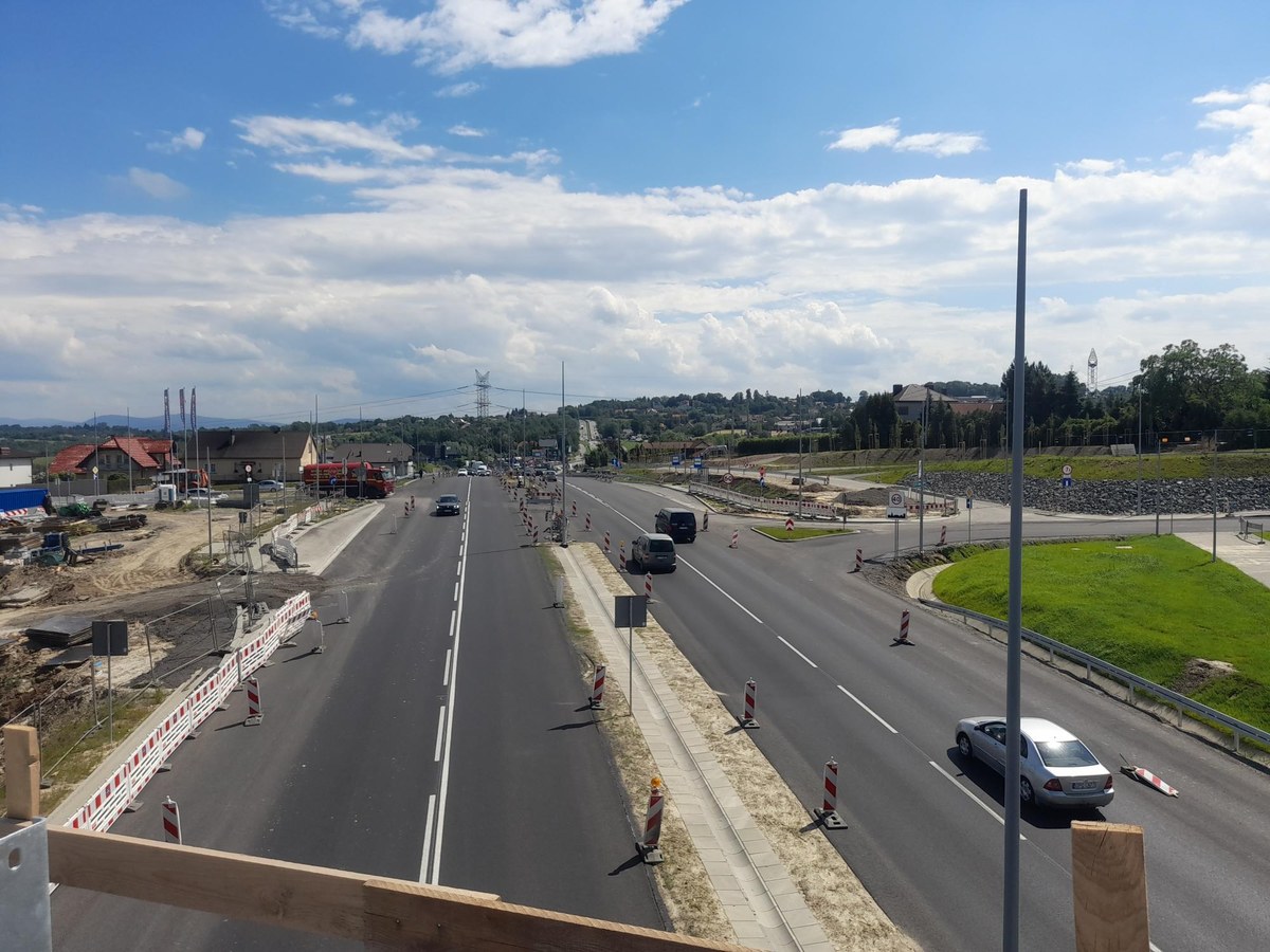 W poniedziałek (10 czerwca) o g. 5 rano zmieniona zostanie organizacja ruchu na zakopiance w Gaju. Ruch w obu kierunkach będzie możliwy tylko jednym pasem jezdni.