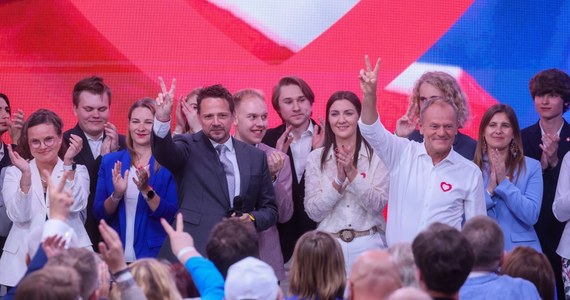 Po raz pierwszy od 2015 roku Prawo i Sprawiedliwość nie ma najlepszego wyniku w wyborach ogólnopolskich. PiS zdobyło 33,9 proc. głosów - wynika z badania exit poll Ipsos dla Polsatu, TVN i TVP. Najlepszy wynik uzyskała Koalicja Obywatelska - 38,2 proc. głosów.