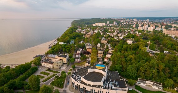 Od dziś do późnych godzin nocnych w piątek mieszkańcy 6 dzielnic Gdyni nie będą mieć ciepłej wody. Przerwa w dostawie ma związek z rozbudową ulicy Chwarznieńskiej. 