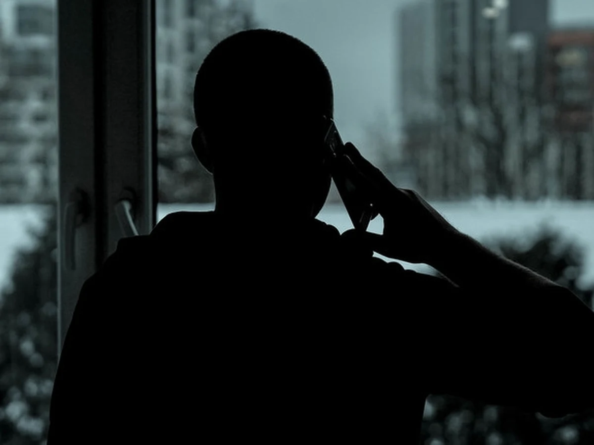 Oszuści znów działają na Sądecczyźnie. 83- latek przekonany, że pomaga córce, która spowodowała wypadek, stracił 125 tys. złotych i 3,5 tys. dolarów.