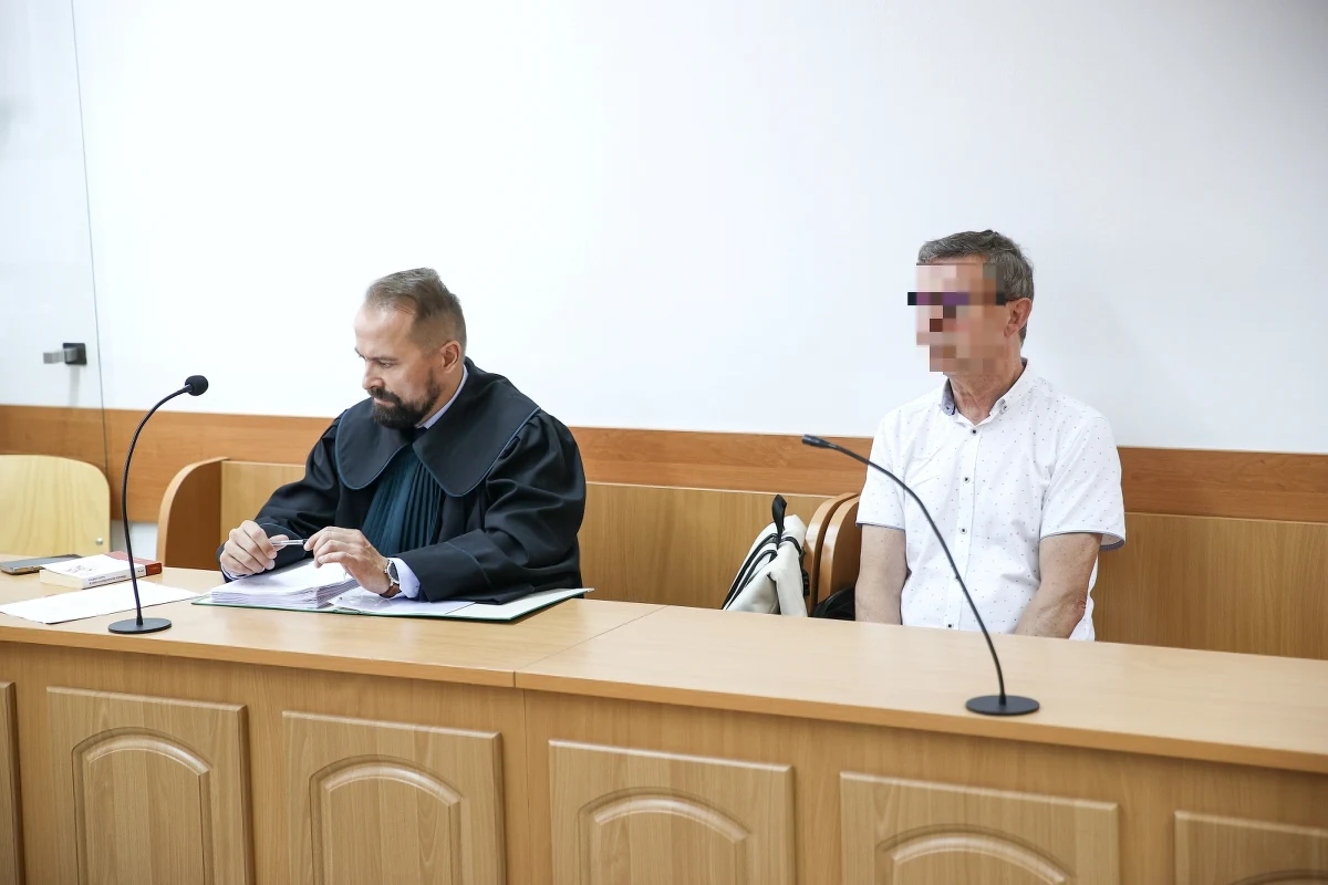 W Sądzie Okręgowym w Krakowie ruszył proces w głośnej sprawie pożaru Archiwum Miejskiego, do którego doszło w lutym 2021 roku. Z dymem poszły kilometry dokumentów przechowywanych w nowoczesnym budynku przy ul. Na Załęczu. Pierwszy z oskarżonych to Andrzej H. - rzeczoznawca do spraw ochrony przeciwpożarowej.