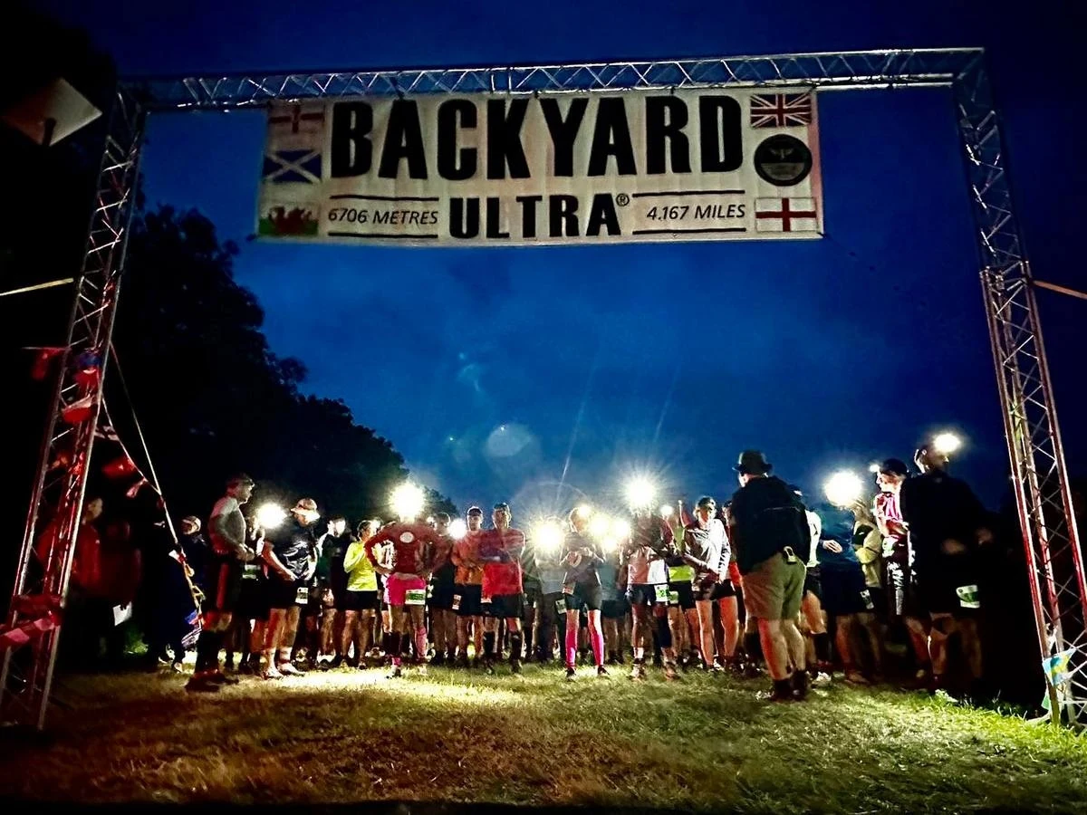 Niezwykły wyczyn policjanta z Komendy Miejskiej Policji w Lesznie. Mł. asp. Łukasz Wróbel przebiegł we wschodniej Anglii 590 kilometrów w ponad 63 godziny, pokonał ponad 270 zawodników z całej Europy i stanął na najwyższym stopniu podium.