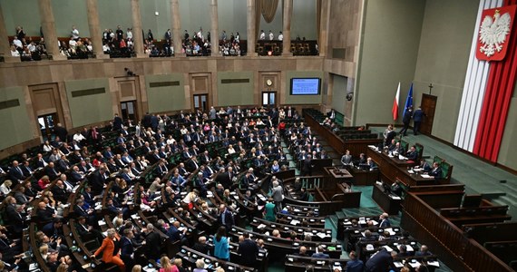 Niektórzy nowo wybrani europarlamentarzyści zwolnią miejsca w Sejmie. Podczas niedzielnych wyborów obsadzono 53 mandaty przydzielone nam w Brukseli. Teraz przyjdzie czas, by puste miejsca na Wiejskiej zajęli nowi posłowie.  