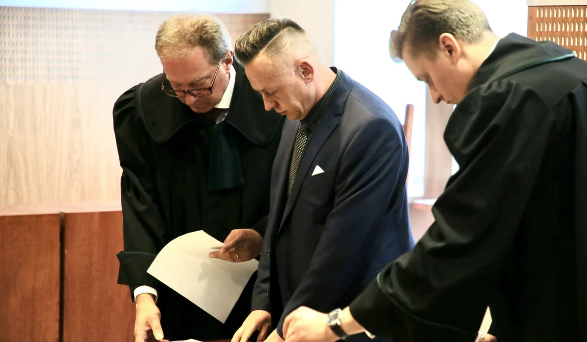 Sąd Okręgowy w Warszawie wydał Europejski Nakaz Aresztowania za Tomaszem Szmydtem. Pod koniec maja wniosek w tej sprawie wysłała prokuratura. Na 55-letnim Szmydcie, który zbiegł na Białoruś, ciąży zarzut szpiegostwa. 