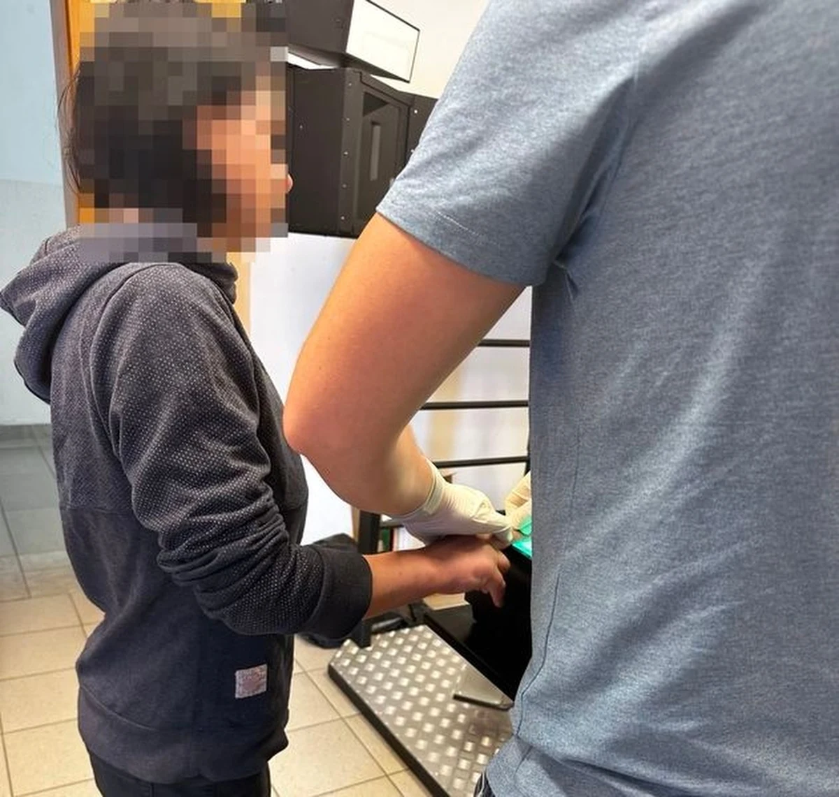 35-letnia kobieta zgłosiła policjantom kradzież tablic rejestracyjnych. Jak się okazało zdemontował je mąż w trosce o to, by żona nie prowadziła samochodu po alkoholu. 