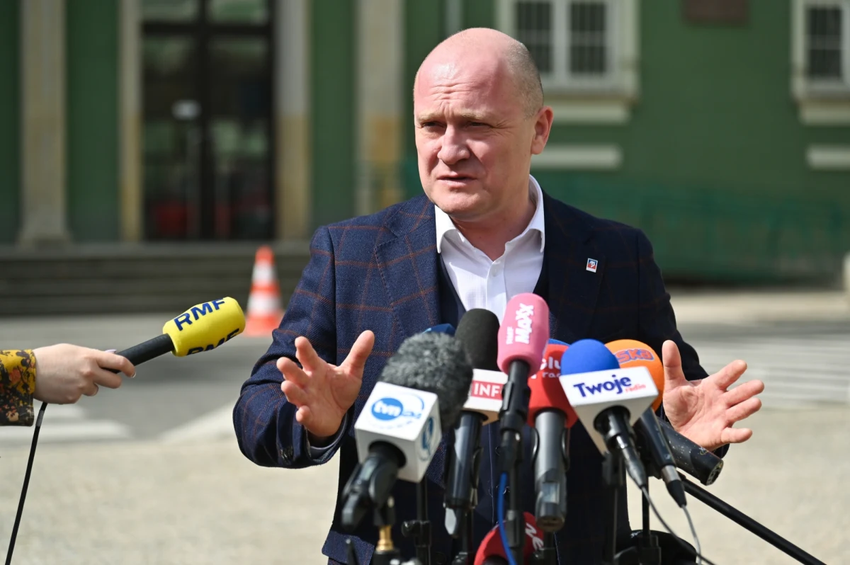 Zabytkowy fiat i skuter wodny. Wybrany na piątą kadencję prezydent Szczecina Piotr Krzystek opublikował najnowsze oświadczenie majątkowe. W RMF FM prześwietlamy stan posiadania włodarzy największych miast.