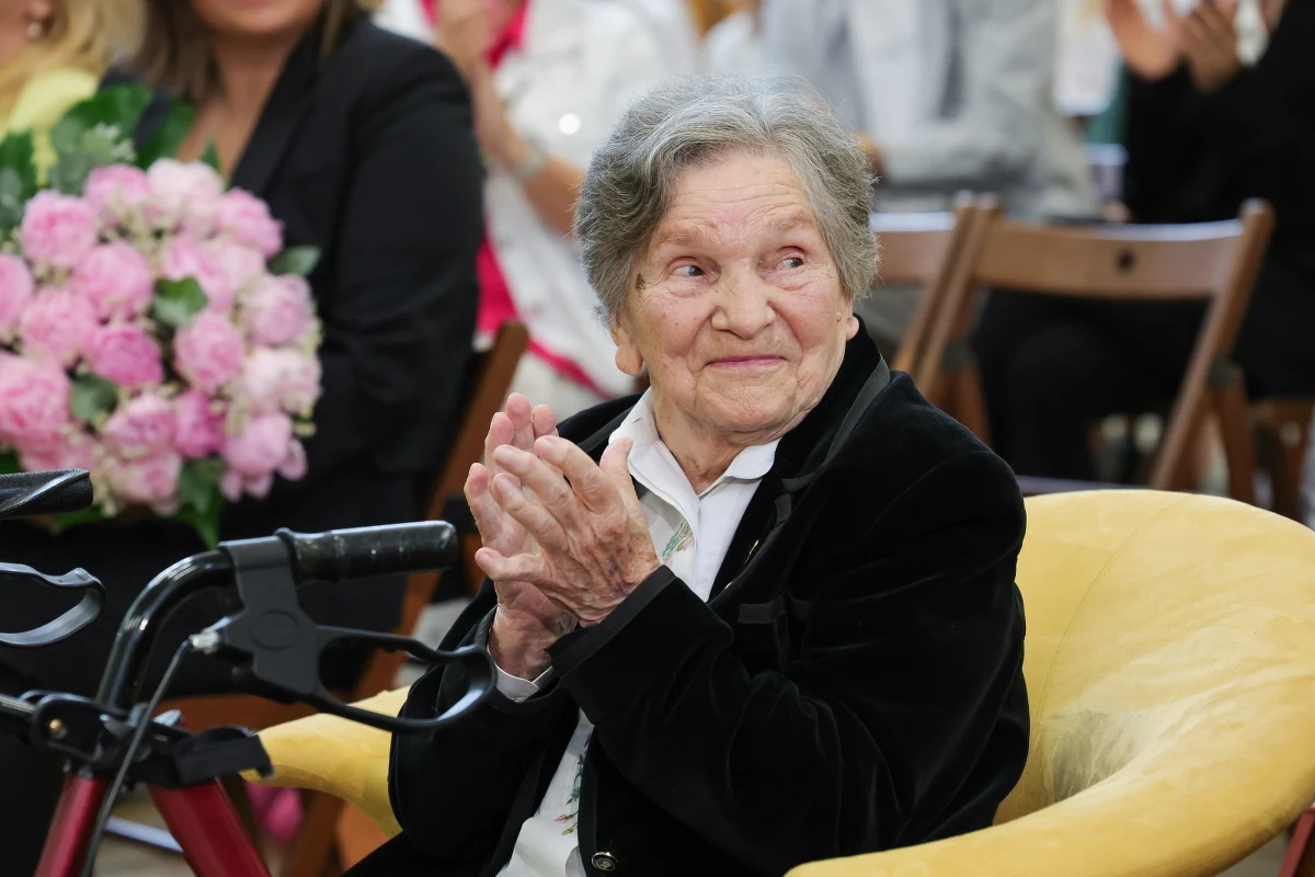 "Życzę wam, byście nigdy nie doświadczyły wojny" - mówiła podczas wręczenia Orderu Uśmiechu Wanda Traczyk-Stawska. 97-letnia członkini Szarych Szeregów, żołnierz Armii Krajowej, uczestniczka Powstania Warszawskiego podkreśliła wartość wolności i pokoju. 