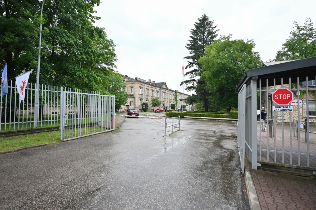 Eksplozja w zakładach zbrojeniowych Mesko w Skarżysku-Kamiennej w woj. świętokrzyskim. Po wybuchu doszło do pożaru. Zginęła jednak osoba, druga została ranna. To pracownicy zakładów.