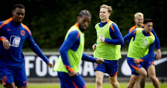 Dramat Frenkiego de Jonga i reprezentacji Holandii. Krajowa federacja piłkarska poinformowała, że pomocnik Barcelony ze względu na uraz nie weźmie udziału w rozpoczynających się w piątek mistrzostwach Europy.