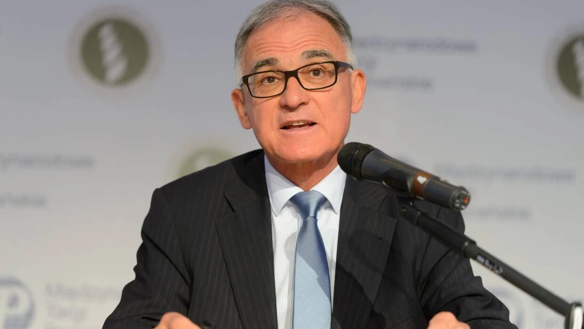 "Deklaracja pana prezydenta o rozwiązaniu Zgromadzenia Narodowego to szok dla przedstawicieli jego partii, dla czołowych polityków. Została zaanonsowana chwilę po ogłoszeniu wyników wyborów do PE, więc była przygotowywana w bardzo wąskim gronie. Wielkie zwycięstwo Zjednoczenia Narodowego, ugrupowania Marine le Pen, jest dla Francji szokiem, choć sondaże na nie wskazywały. Czym innym jest jednak przekonanie, że może nastąpić zmiana, a czym innym ostateczny werdykt, który tę zmianę potwierdza" - mówi w Rozmowie w południe w Radiu RMF24, były ambasador Polski w Niemczech i Francji, Andrzej Byrt.