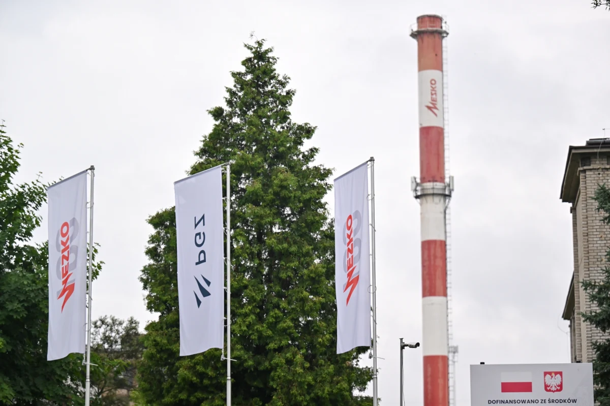 Badamy to zdarzenie pod kątem nieszczęśliwego wypadku przy pracy - tak prokuratura mówi o śledztwie wszczętym w związku z wczorajszą eksplozją i pożarem w zakładach zbrojeniowych Mesko w Skarżysku-Kamiennej w województwie świętokrzyskim. W wybuchu zginął pracownik zakładów, drugi został niegroźnie ranny. Nowe informacje w tej sprawie zgromadził dziennikarz RMF FM Krzysztof Zasada.