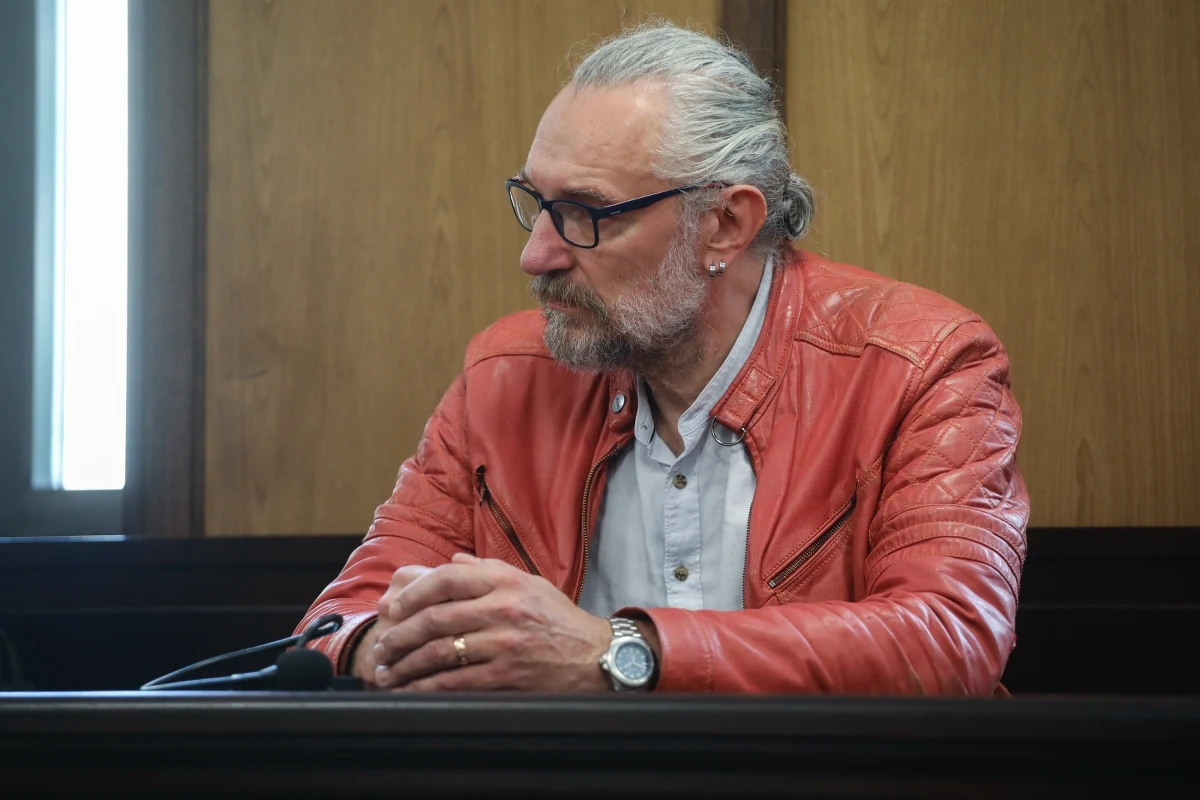 Sąd Okręgowy w Warszawie złagodził karę, na którą został skazany Mateusz Kijowski w I instancji i wymierzył byłemu liderowi KOD karę ośmiu miesięcy pozbawienia wolności w zawieszeniu na dwa lata. Chodzi o tzw. aferę fakturową w KOD. Wyrok jest prawomocny.