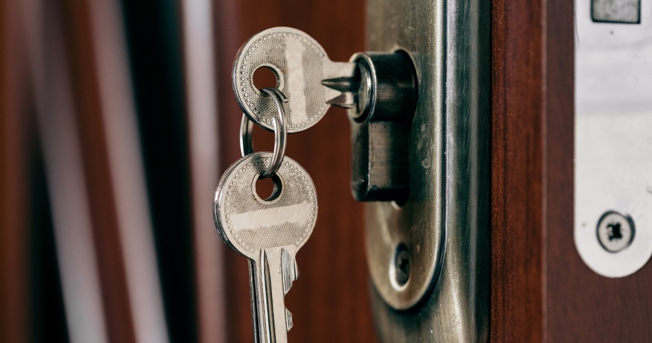 Urzędnicy chodzą po blokach. "Pukają do drzwi i pytają, kto mieszka"