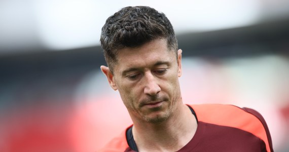 W Holandii głośnym echem odbiła się informacja, że Robert Lewandowski nie wystąpi w meczu Polski z "Oranje", otwierającym rywalizację w grupie D piłkarskich mistrzostw Europy. "Nieoczekiwany bonus" - napisano w serwisie internetowym gazety "De Telegraaf"