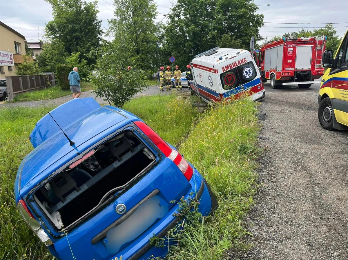 W podkrakowskiej Skawinie doszło do zderzenia karetki pogotowia z samochodem osobowym. Jedna osoba została poszkodowana. Informację o wypadku otrzymaliśmy na Gorącą Linię RMF FM.