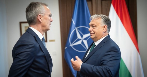 Premier Węgier Viktor Orban zapowiedział, że jego kraj nie będzie blokował żadnych decyzji NATO w sprawie udzielenia wsparcia Ukrainie. Sekretarz generalny NATO Jens Stoltenberg potwierdził, że uczestnictwo w misjach poza terytorium Sojuszu Północnoatlantyckiego jest dobrowolne.