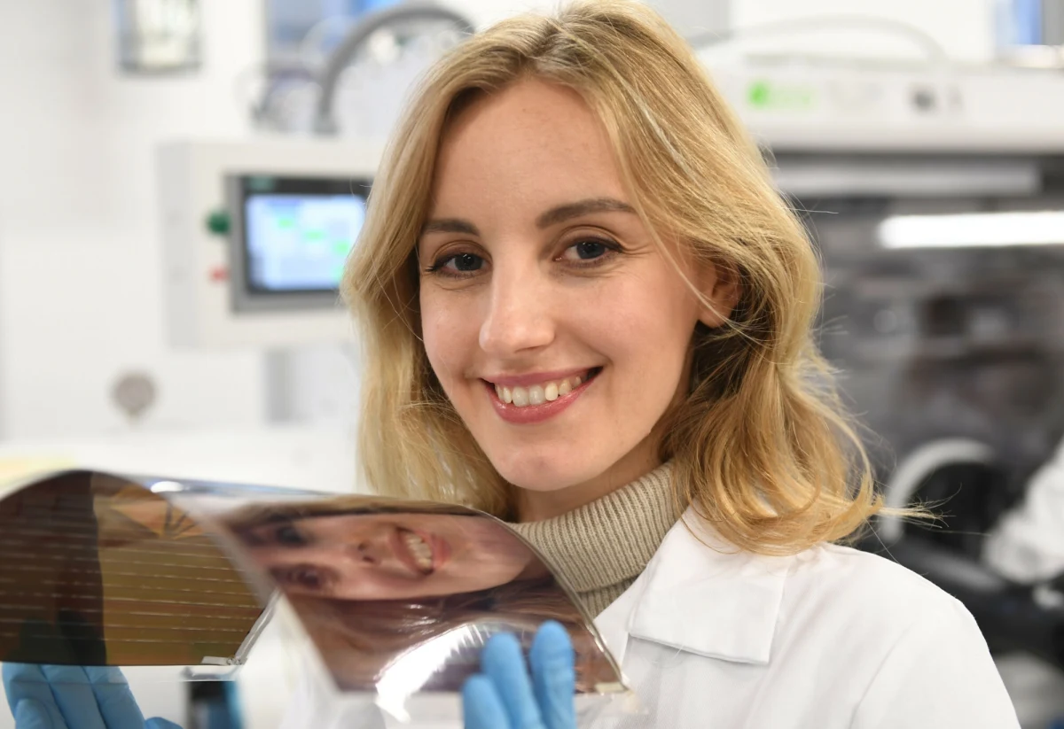 Perowskity, czyli cienkie i elastyczne ogniwa słoneczne - tak lekkie, że ich metr kwadratowy można utrzymać między palcami. Za ten wynalazek została doceniona Olga Malinkiewicz - Polka, która w finale konkursu European Inventor Award 2024 powalczy z wynalazcami z Francji i Finlandii. 