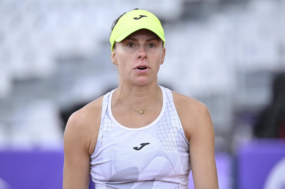 ​Magda Linette przegrała z Amerykanką Robin Montgomery 7:6 (7-4), 3:6, 5:7 w pierwszej rundzie turnieju tenisowego WTA 250 na trawiastych kortach w holenderskim 's-Hertogenbosch. Polka odpadła też w deblu, w którym jej partnerką była reprezentantka gospodarzy Arantxa Rus.