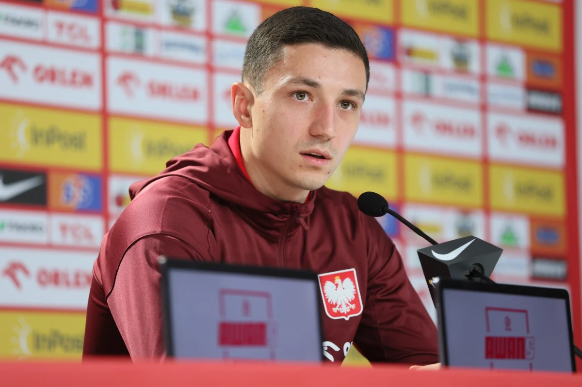 Piłkarz reprezentacji Polski Bartosz Slisz zapewnił przed rozpoczęciem Euro 2024, że kadra jest dobrze przygotowana i nie ma się czego obawiać. "Jeżeli chodzi o kontuzję Roberta Lewandowskiego, to na pewno stanowi on ważną część zespołu, ale nie ma ludzi niezastąpionych" - dodał.