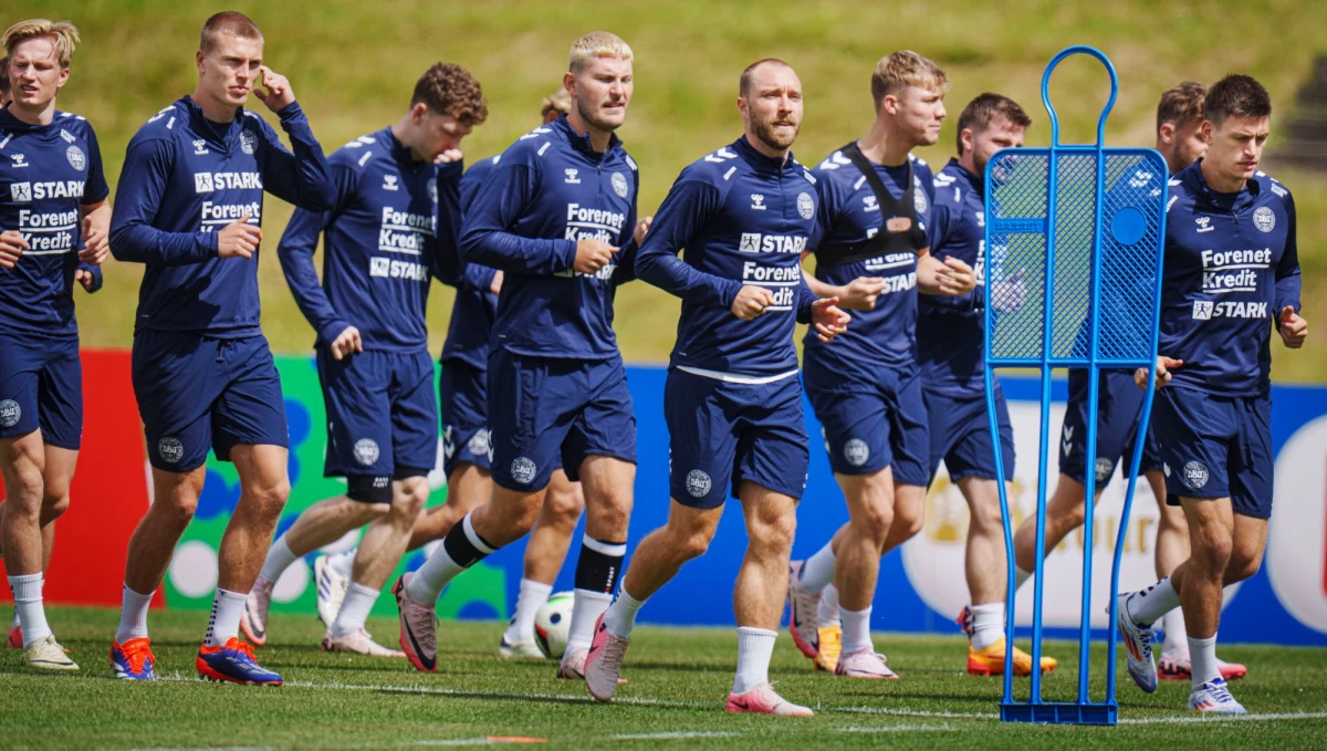 ​Duńscy piłkarze i działacze są niezadowoleni z murawy na boisku treningowym Hermann Stamm Sportfeld w Freudenstadt, która jest ich zdaniem zbyt miękka i nierówna, co może doprowadzić do kontuzji. W niedzielę w Stuttgarcie czeka ich pierwszy mecz w Euro 2024 ze Słowenią.