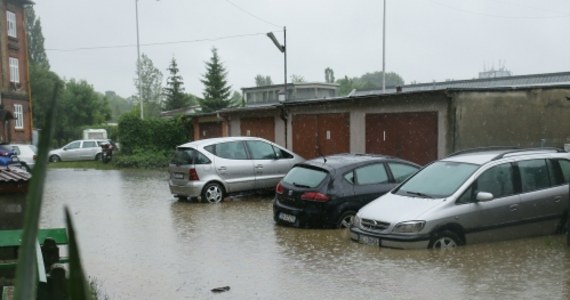 Prawie 80 milionów złotych - na taką sumę oszacowane są na razie straty po ulewach i podtopieniach w całym powiecie bielskim. To właśnie tam w zeszłym tygodniu nawałnice były najsilniejsze. O szczegółach informuje reporter RMF FM, Marcin Buczek. 