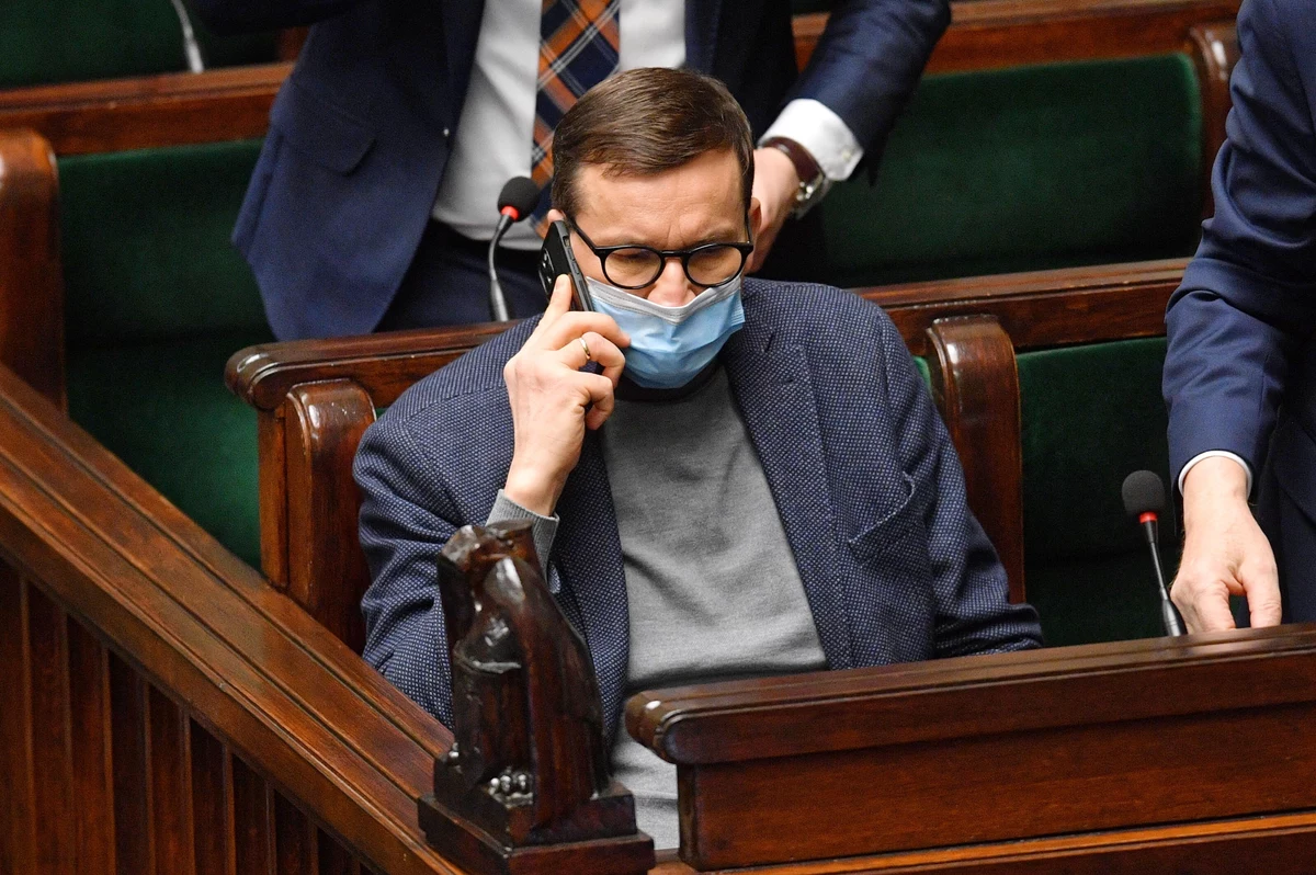 Jest śledztwo w sprawie działań byłego premiera, jego urzędników, a także członków zarządu koncernu LOTOS w związku z zakupem środków ochrony indywidualnej podczas pandemii Covid-19. Wszczęła je - po zawiadomieniu Najwyższej Izby Kontroli - warszawska Prokuratura Okręgowa. 