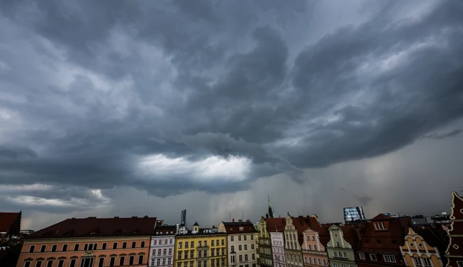 Niebezpieczna pogoda w Polsce. Burze się przemieszczają