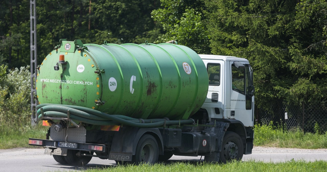 Zakopane, zmaga, przestarzałą, niewydolną, infrastrukturą, kanalizacyjną, wodociągową, Najgorzej, jest, weekendy, lecie, najazdy W Zakopanem nie wyrabia kanalizacja. Długa kolejka szambowozów