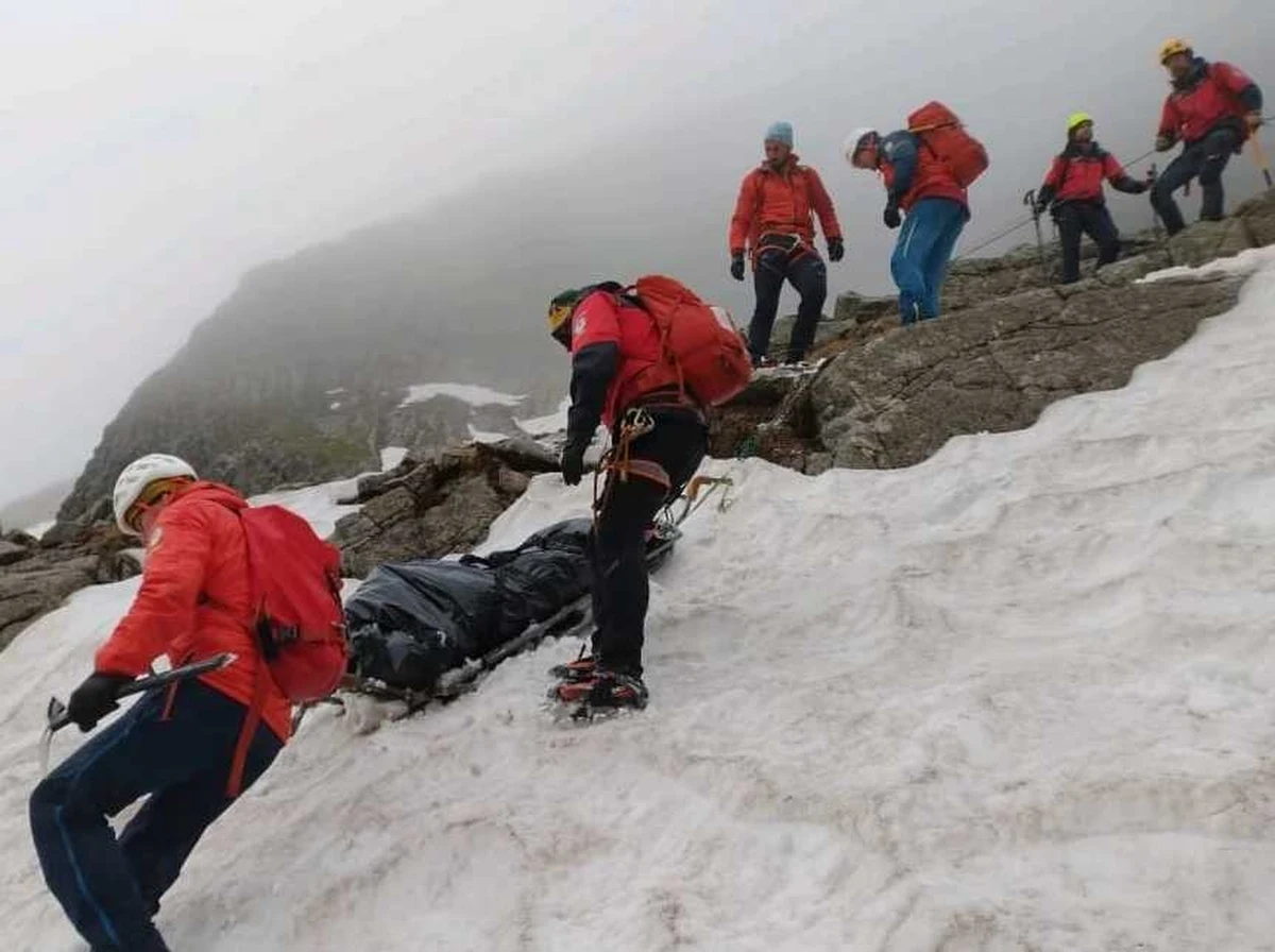 Ze Zmarzłej Przełączki Wyżniej Żlebem Honoratka spadł turysta doznając śmiertelnych obrażeń – poinformował ratownik dyżurny TOPR. Do wypadku doszło w wyniku poślizgnięcia.