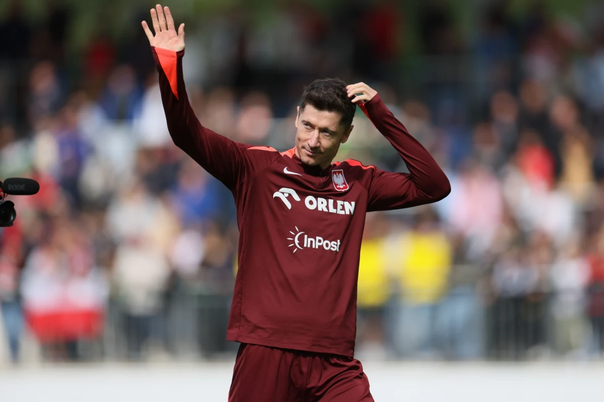 Trener piłkarskiej reprezentacji Polski Michał Probierz powiedział, że jest postęp w leczeniu kontuzji Roberta Lewandowskiego. Być może wystąpi w drugim spotkaniu w grupie. "Robert prawdopodobnie na mecz z Austrią wyjdzie" - przekazał selekcjoner podczas konferencji prasowej w Hanowerze.