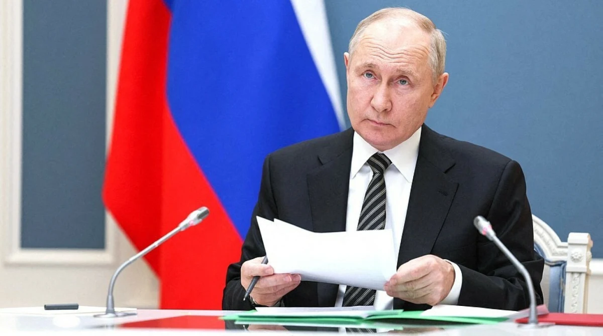 Ku zaskoczeniu krajów NATO Rosja nagle zmieniła plany dotyczące ćwiczeń nuklearnych na Białorusi. Manewry zostały rozszerzone na tereny graniczące z państwami Sojuszu Północnoatlantyckiego. Do akcji niespodziewanie włączono jednostki Leningradzkiego Okręgu Wojskowego, obejmującego tereny graniczące z Norwegią, Finlandią, Estonią, Łotwą, Litwą i Polską. W NATO panuje konsternacja, a przywódcy Paktu drapią się po głowie, zastanawiając się co robić.