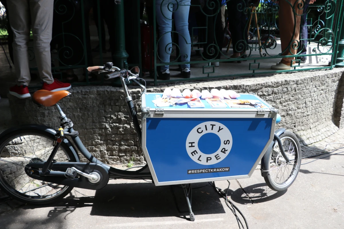 Dziś na ulice Krakowa ponownie wyruszą "City helpersi", czyli osoby, które mają pomagać turystom, ale też czuwać, by goście zachowywali się właściwie w miejscach publicznych.