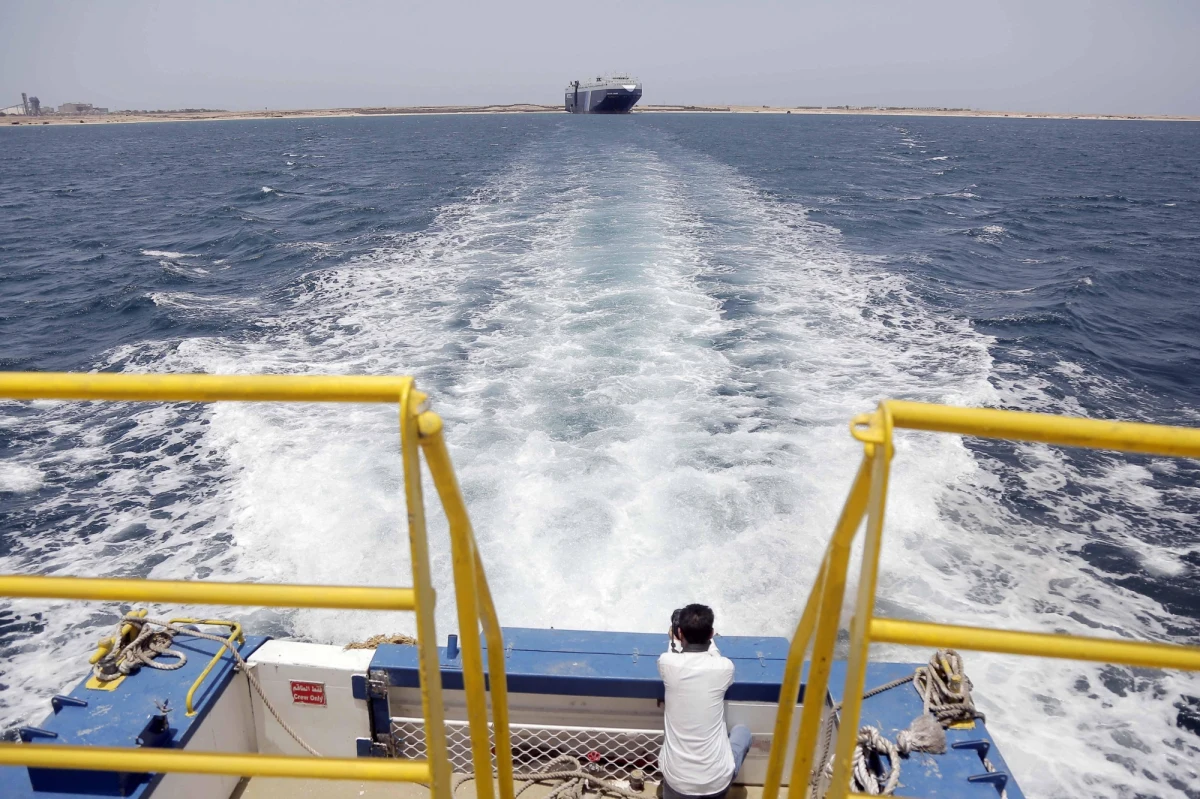 Brytyjska agencja ds. operacji handlu morskiego (UKMTO) poinformowała w sobotę, że załoga płonącego i tonącego statku handlowego Verbena, zaatakowanego w czwartek przez jemeńską milicję Huti na południowy zachód od miasta Aden w Jemenie, została ewakuowana.