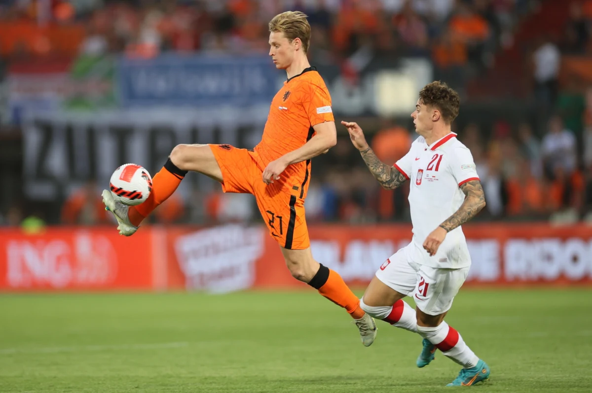 Piłkarska reprezentacja Polski nie wygrała z Holandią od 1979 roku. Nie przegrała za to żadnego meczu pod wodzą Michała Probierza. O godzinie 15:00 w Hamburgu Biało-Czerwoni zmierzą się z Oranje na otwarcie rywalizacji w grupie D Euro 2024. 