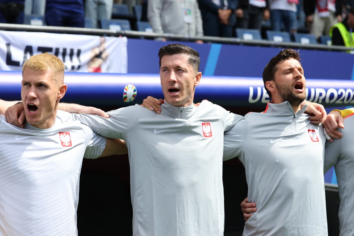 Telewizja Polska padła ofiarą ataku hakerskiego. Atak został przeprowadzony ok. godz. 15 – podało TVP Info na swoim profilu w mediach społecznościowych. Kibice nie mogli obejrzeć początku transmisji meczu Polska – Holandia w internecie. Usługę przywrócono.