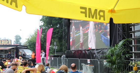 Gorąca atmosfera panowała dzisiaj w strefie kibica RMF FM przed Galerią Kazimierz. Adam Buksa dał kibicom wielką nadzieję a reprezentacji Polski prowadzenie. Niestety w ostatecznym rozrachunku o jednego gola lepsi byli Holendrzy. Wygrali z Polakami  2:1 w grupie D Euro 2024.