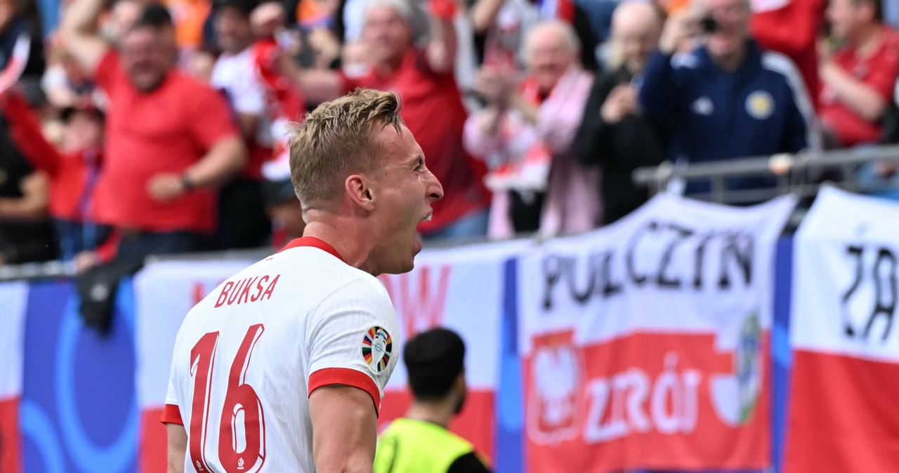 Adam Buksa zdobywa gola dla Polski w meczu z Holandią