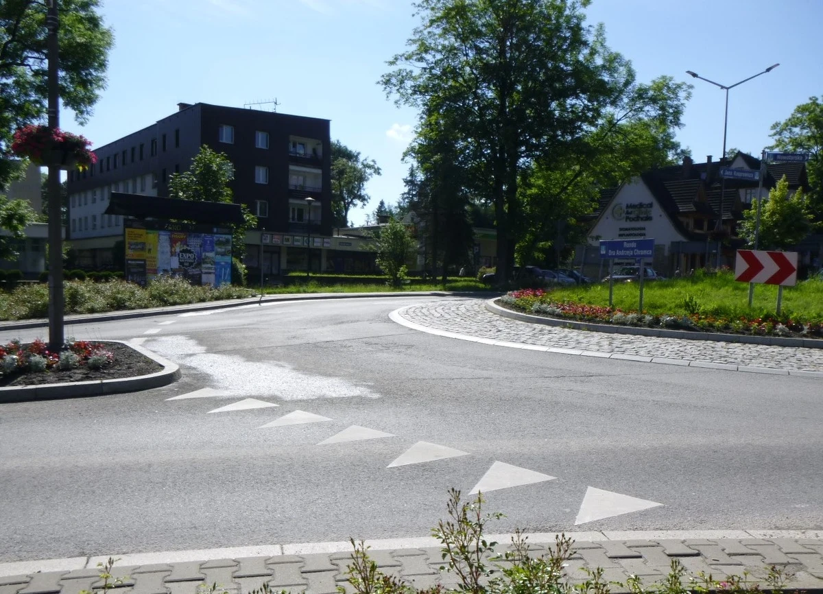 W nocy z poniedziałku na wtorek (17/18.06) będą trwać prace na rondzie Chramca w Zakopanem. Rondo zostanie całkowicie zamknięte dla kierowców. 