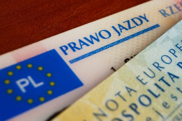 Tylko polskie prawo jazdy. Taksówki na aplikację z nowymi przepisami