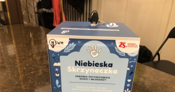 Niebieskie skrzynki - wyglądające jak tradycyjne skrzynki na listy - pojawiły się dzisiaj w ponad siedemdziesięciu szkołach na Mazowszu. To tak zwane skrzynki zdrowia psychicznego. Mają ułatwić uczniom dzielenie się swoimi problemami. O szczegółach informuje reporter RMF FM, Michał Dobrołowicz.