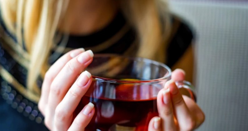 Spadnie ryzyko miażdżycy i zawału serca. Tak działa napar z hibiskusa