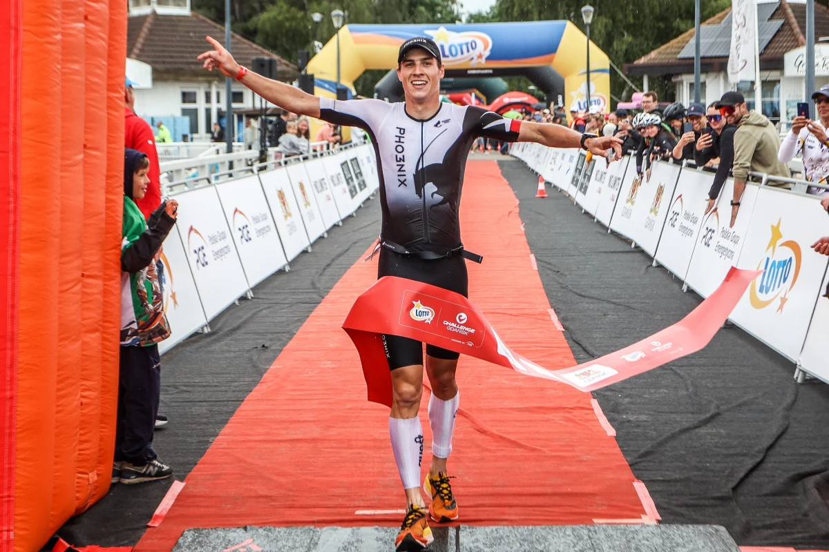 Po raz czwarty Gdańsk był areną zawodów triathlonowych LOTTO Challenge Gdańsk powered by PGE. Niedzielną rywalizację profesjonalistów na zaliczanym do prestiżowego cyklu Challenge Family dystansie średnim wygrał Kacper Stępniak, który przepłynął 1,9 km, przejechał na rowerze 90 km i przebiegł 21,1 km w czasie 3 godzin, 40 minut i 28 sekund. Wśród kobiet na tym samym dystansie zwyciężyła Niemka Julia Skala z czasem 4:18:45. Najlepszą z Polek była Ewa Komander, która wywalczyła czwarte miejsce (4:26:32).