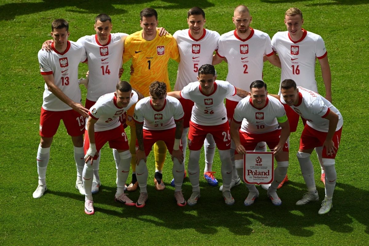 W grupie D, w której gra polska reprezentacja w piłce nożnej podczas Euro, wszystkie drużyny rozegrały po jednym meczu. Polacy i Austriacy nie mają jeszcze żadnych punktów w tabeli, a Francja i Holandia - po 3 pkt.