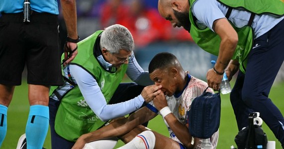 Kylian Mbappe znów na ustach wszystkich. Francja nie bez trudu pokonała 1:0 Austrię w "polskiej" grupie Euro 2024, ale dziś więcej niż o meczu mówi się nad Loarą o zdrowiu nowego gwiazdora Realu Madryt. Pod koniec spotkania Mbappe doznał złamania nosa, a pomeczowa noc przyniosła nowe informacje w tej sprawie.