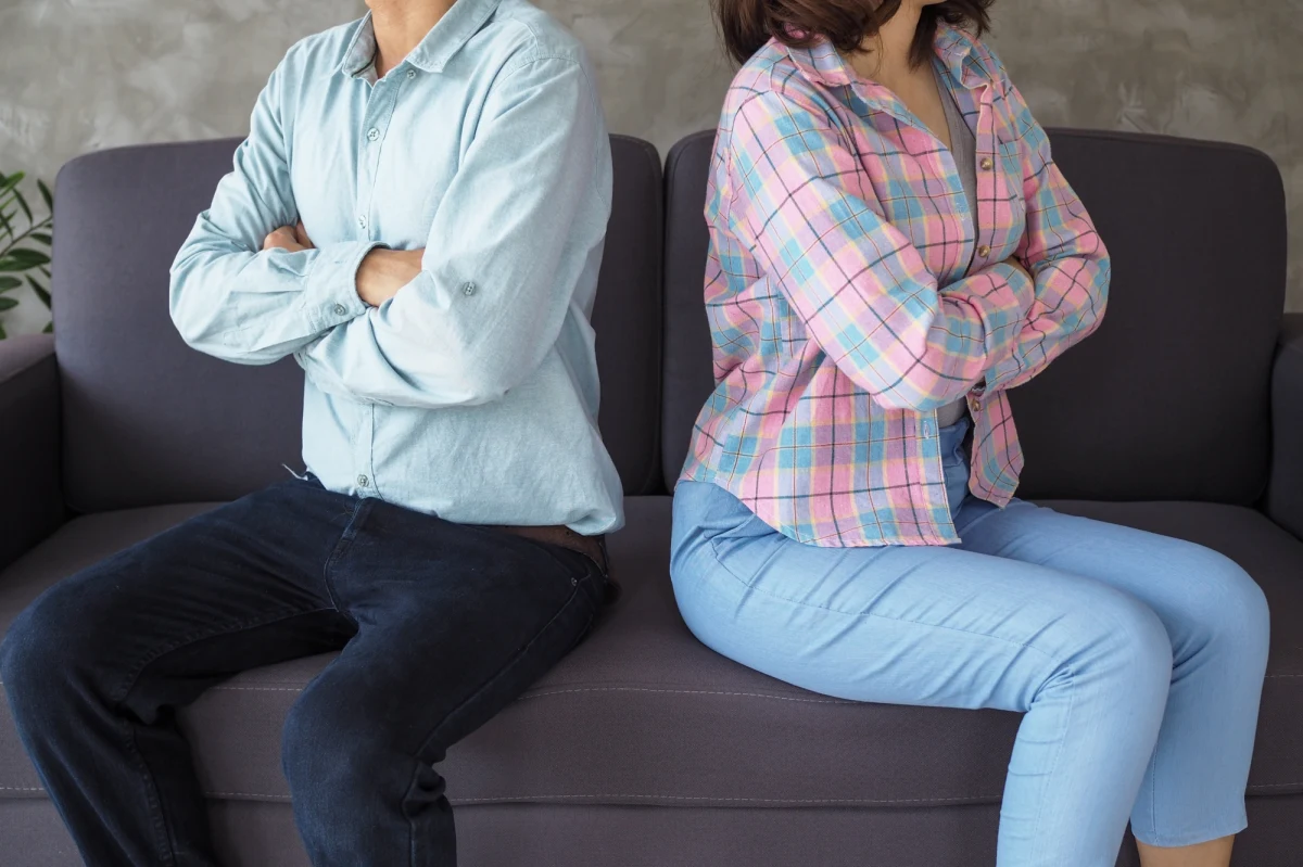 Ministerstwo Sprawiedliwości pracuje nad wprowadzeniem możliwości pozasądowego rozwiązywania małżeństw. Skorzystać mają sądy i pary, które nie są skłócone - poinformowała "Rzeczpospolita".