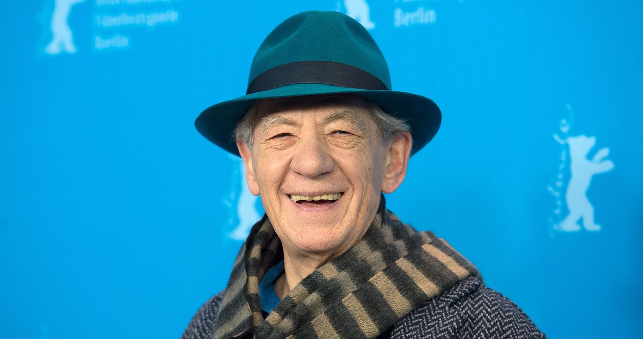 niebezpiecznej, sytuacji, doszło, podczas, spektaklu, londyńskim, Teatrze, Coward, McKellen, potknął, jeden, rekwizytów, spadł, Ian McKellen spadł ze sceny. Jaki jest stan aktora?